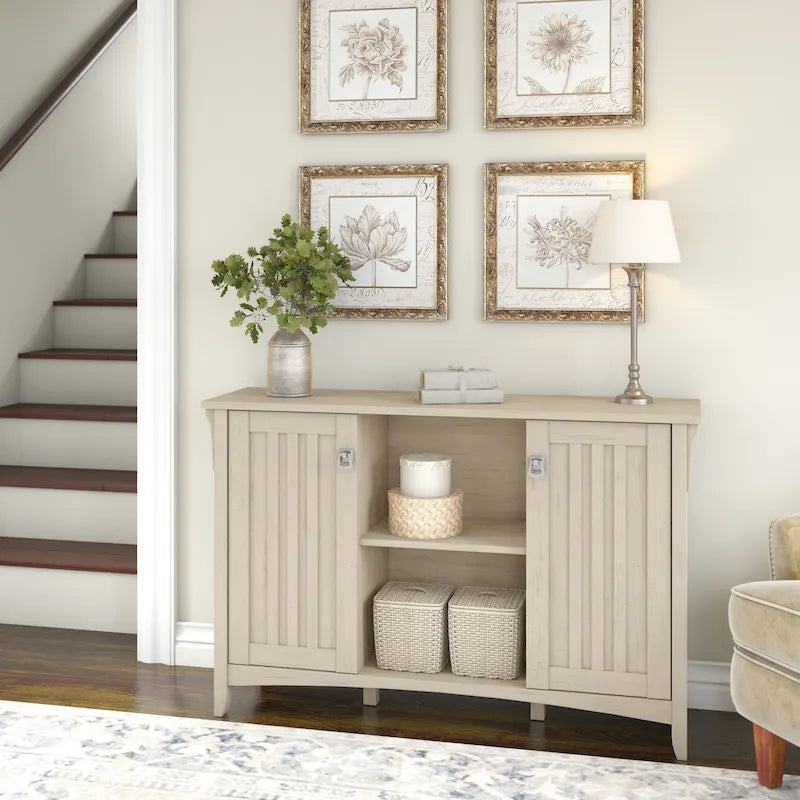 Meuble de rangement rustique en bois avec portes et étagères ouvertes, couleur bois flotté
