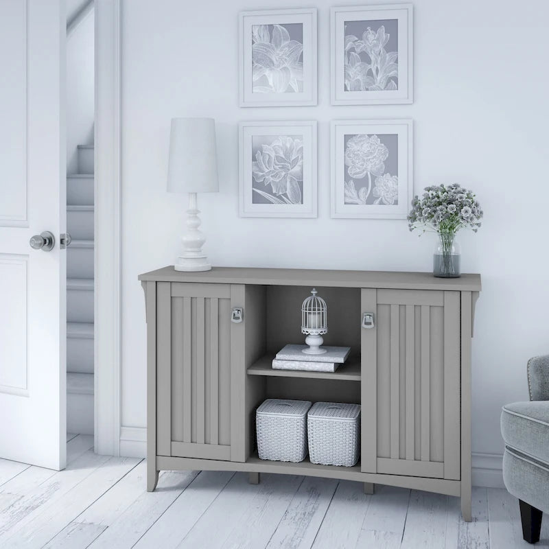 Meuble de rangement rustique en bois avec portes et étagères ouvertes, couleur bois flotté