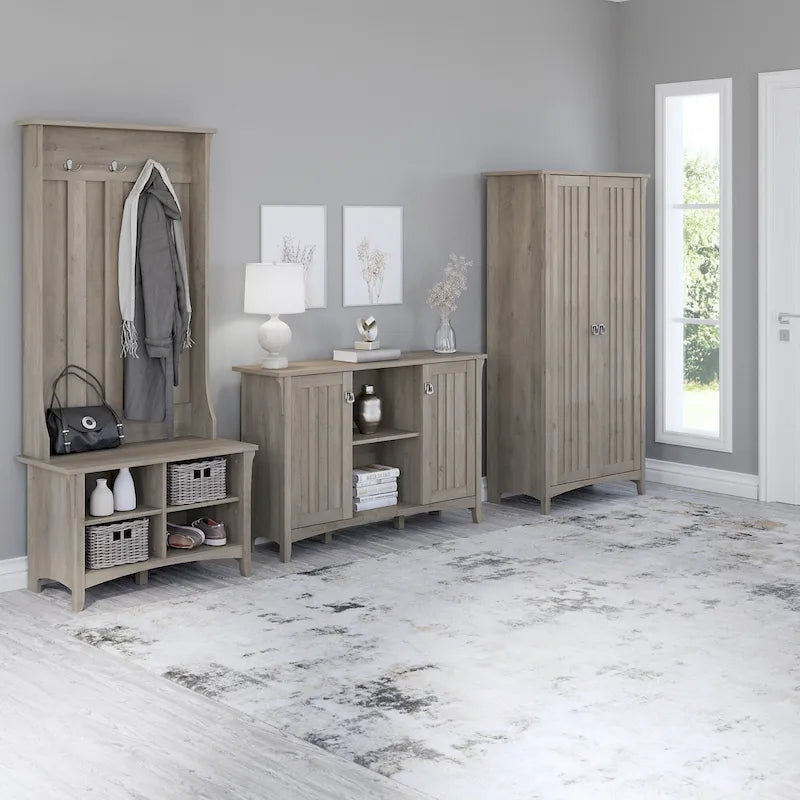 Meuble de rangement rustique en bois avec portes et étagères ouvertes, couleur bois flotté