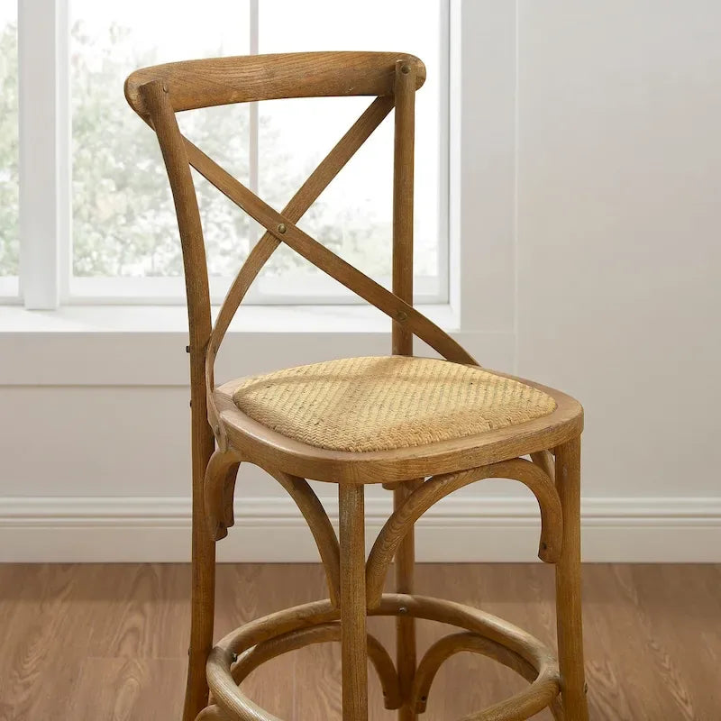Tabouret de comptoir rustique à dossier croisé, en bois naturel avec assise en rotin, style ferme