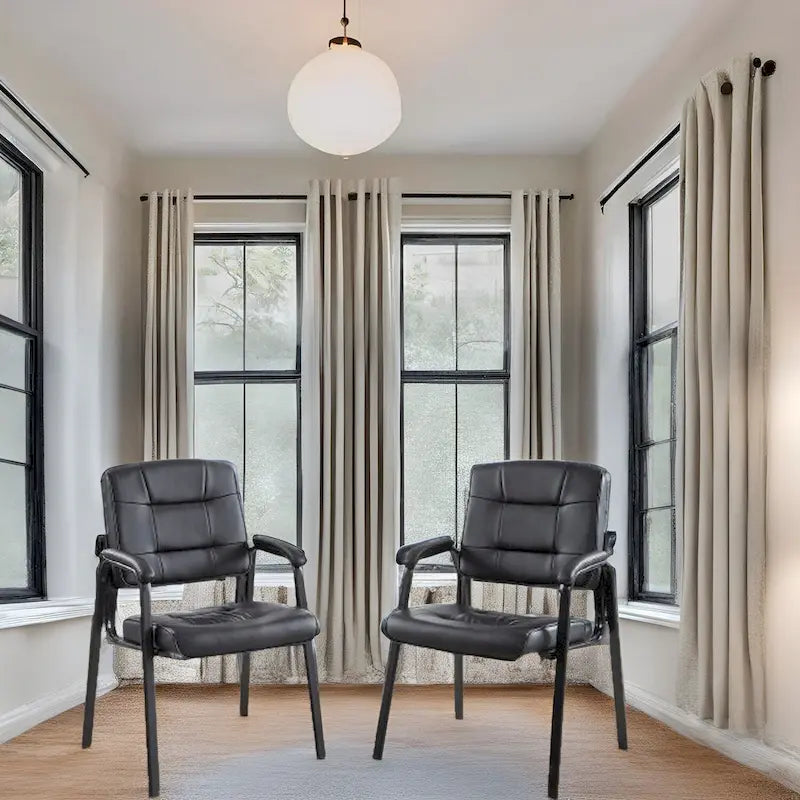 Chaise de bureau en similicuir rembourrée avec accoudoirs et structure métallique