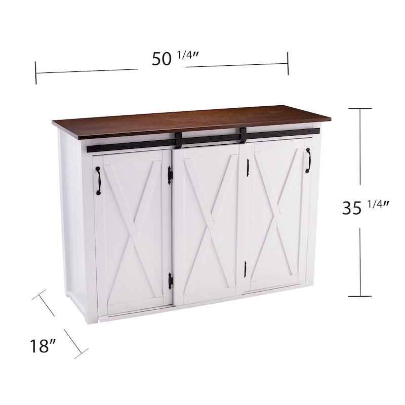 Îlot de cuisine de ferme blanc avec plateau en bois foncé et portes de grange