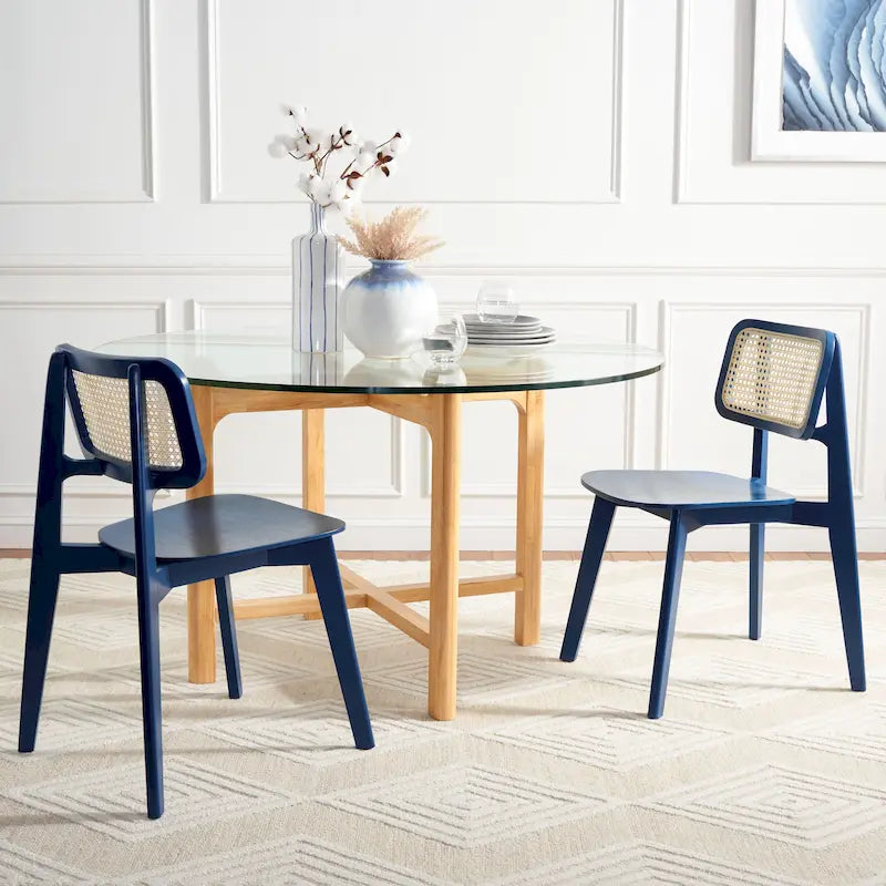 Chaise de salle à manger moderne du milieu du siècle avec dossier en cannage et cadre en bois massif